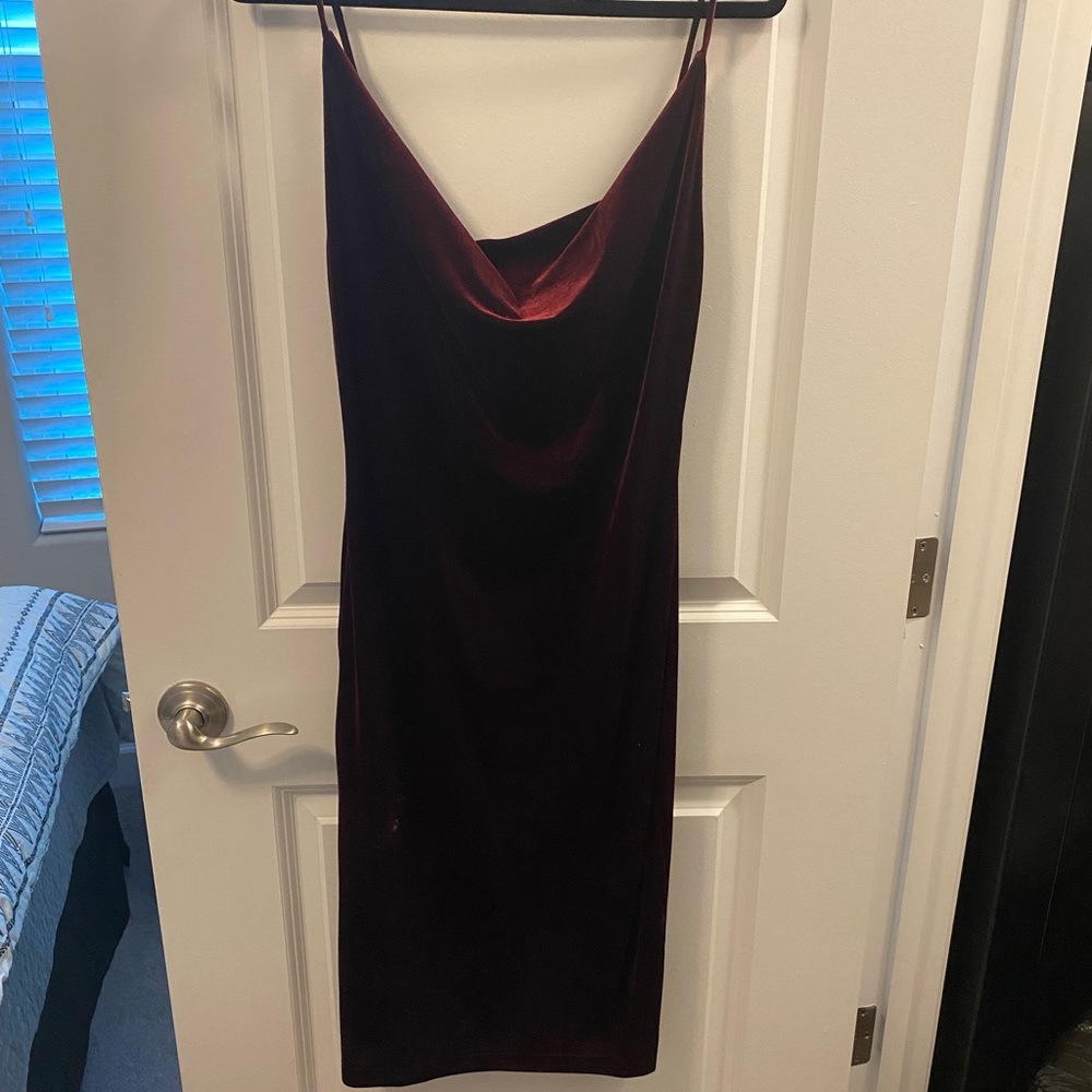 Red velvet body con midi dress size L
